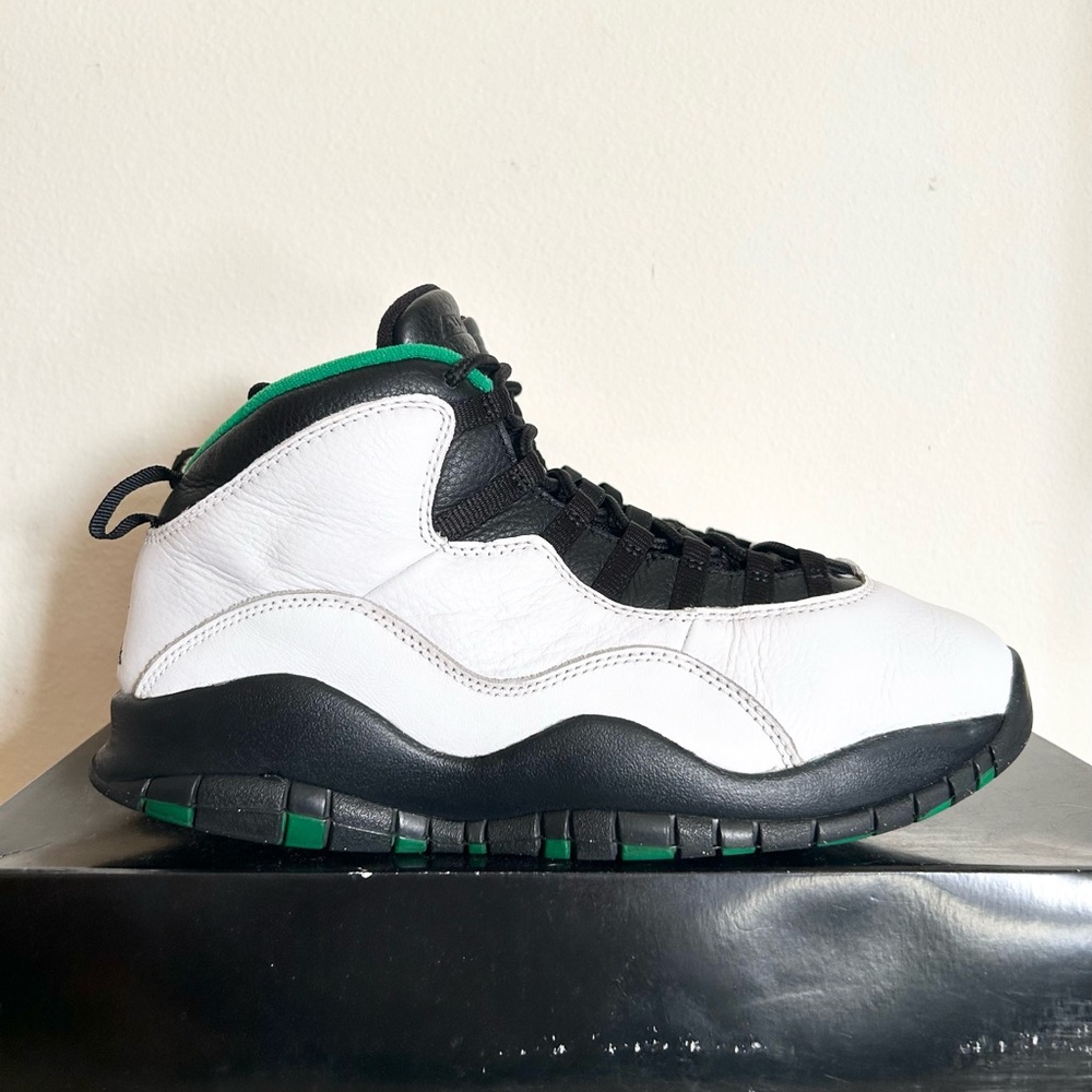 Jordan 10 Retro Seattle size 10 310805-137 2019 PRE-OWNED with OG BOX